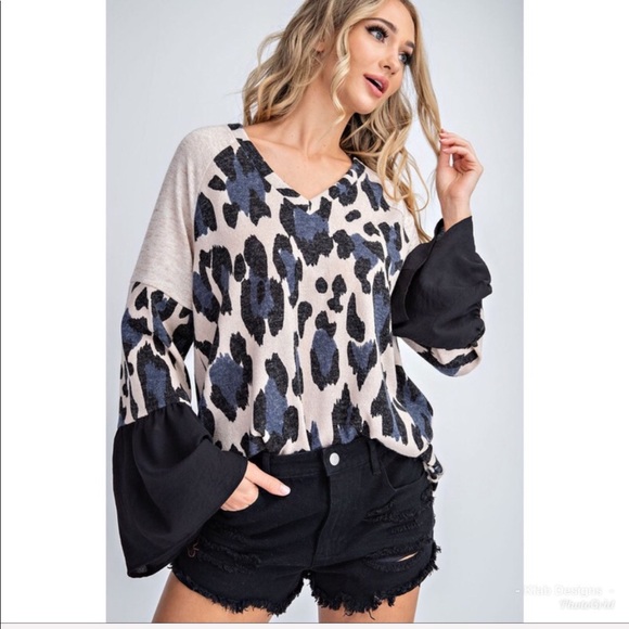 ❤️LAST 2! Leopard Print Bell Sleeve Knit Top! - Picture 5 of 6